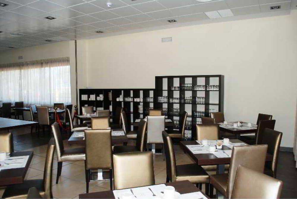 Alcala Plaza Hotel Alcala de Henares Exterior photo