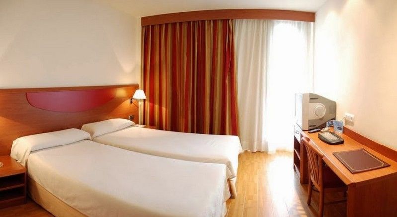 Alcala Plaza Hotel Alcala de Henares Exterior photo