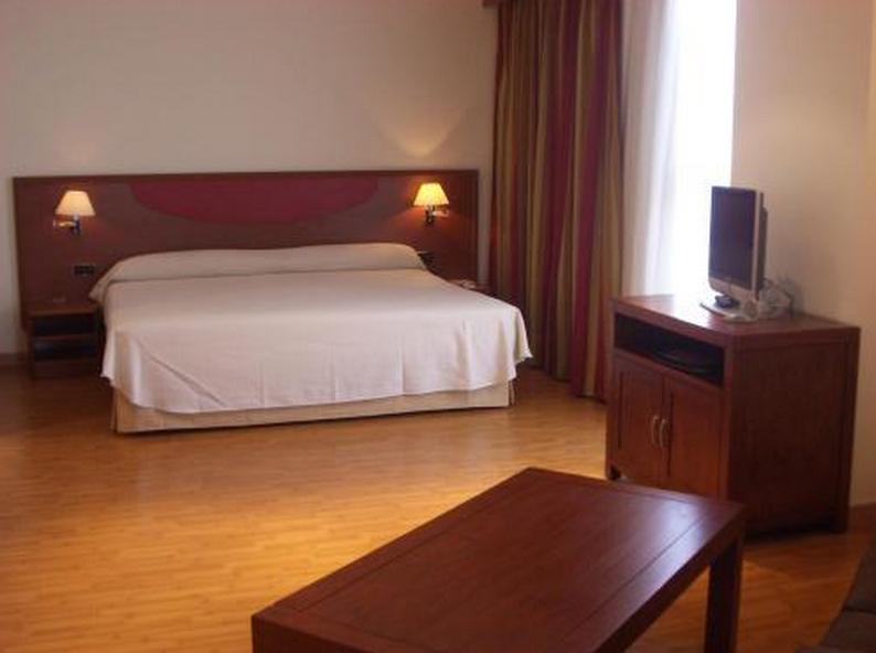 Alcala Plaza Hotel Alcala de Henares Exterior photo