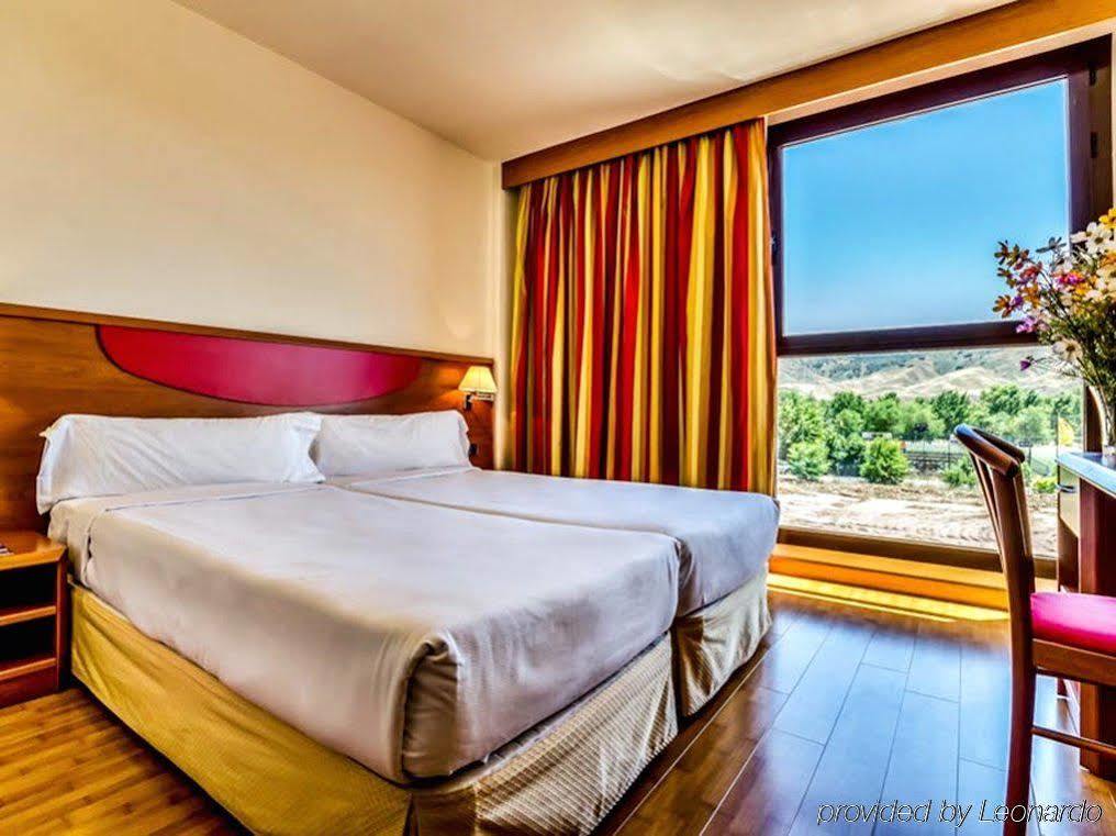 Alcala Plaza Hotel Alcala de Henares Exterior photo